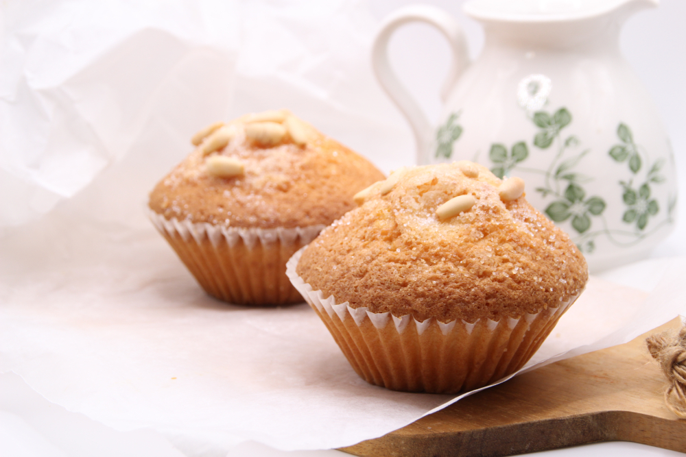 Magdalenas de piñones y yogur