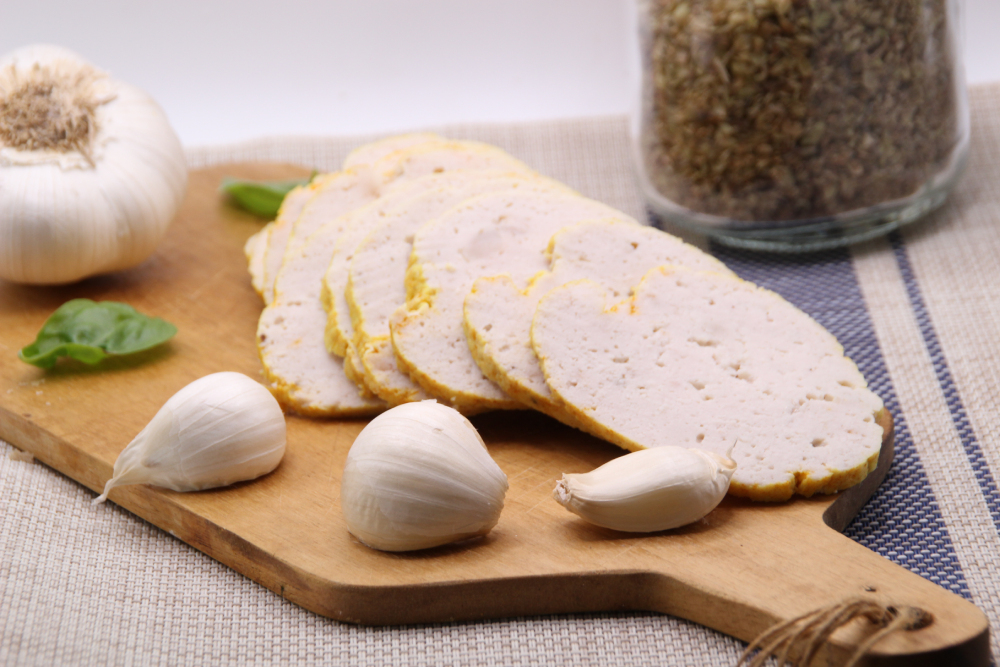 Fiambre de pollo al ajillo