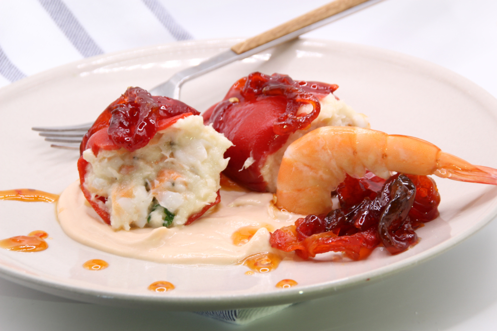 Pimientos de piquillo rellenos de bacalao y marisco