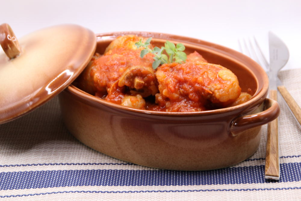 Rabitos de cerdo en salsa de tomate